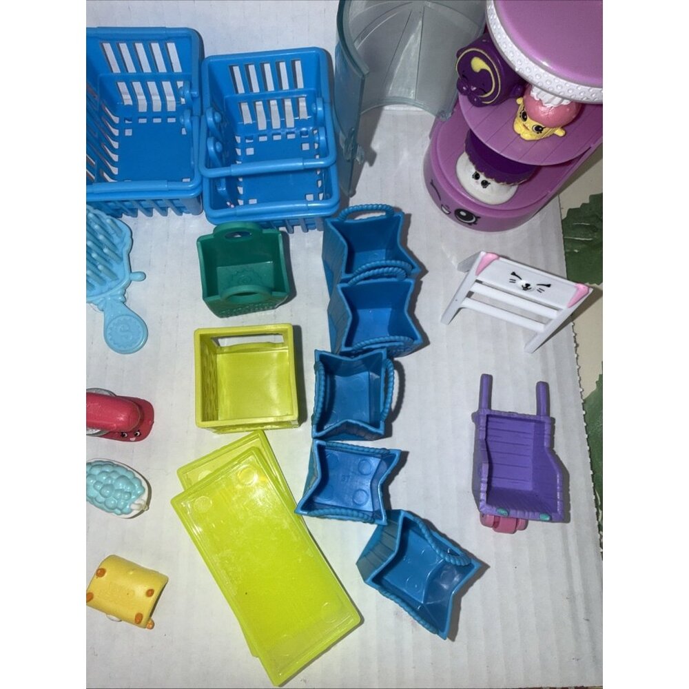 Lot Apprx 125 Assorted Shopkins Moose Characters Cars Carts Bags Combs Shoes - Picture 16 of 16